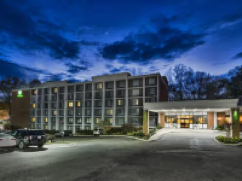 ฮอลิเดย์ อินน์ ชาร์ลอตส์วิลล์-ยูนิเวอร์ซิตี้ แอเรีย บาย IHG โรงแรมในชาร์ลอตส์วิลล์