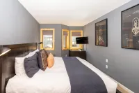 Chalet Chic Condo, Short Walk to Lift 7, Covered Parking 2 Bedroom Condo by Redawning Hotels in Mountain Village