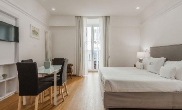 RG7 Apartments