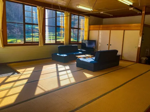 Mountain Village Life Lodging Experience Facility - parkir