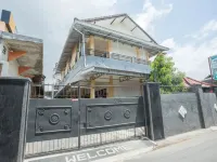 Bintang Khanida Syari'ah