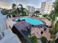 Platinum Hotel - Pools