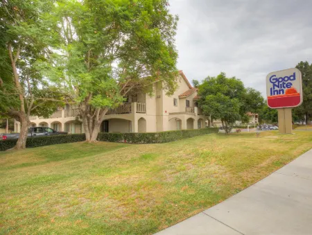 Good Nite Inn Camarillo Отели рядом с достопримечательностью «Cantara Cellars»