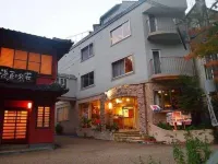 Petit Hotel Yubara Resort Hotels near Hitsugasen