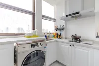 Qunzhu Smart Apartment Fifty Middle School West Campus Jinshui Guang Guozhen Plaza (Jinniu Road)