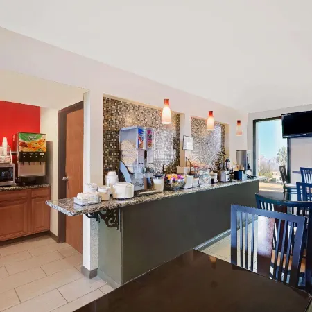 Super 8 by Wyndham Fayetteville