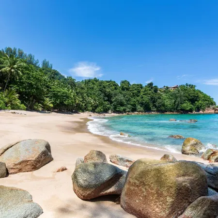 Aquarius Gay Guesthouse & Sauna Отели рядом с достопримечательностью «Кабаре Paradise Complex Patong»