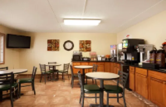 Super 8 by Wyndham West Fargo Main Ave ND Hotel di 