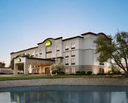 Wingate by Wyndham Cincinnati/Blue Ash Hotels in Blue Ash