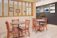 Super 8 by Wyndham Appomattox VA - breakfast
