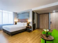La Quinta by Wyndham Medellin Hotels near Coltejer Building