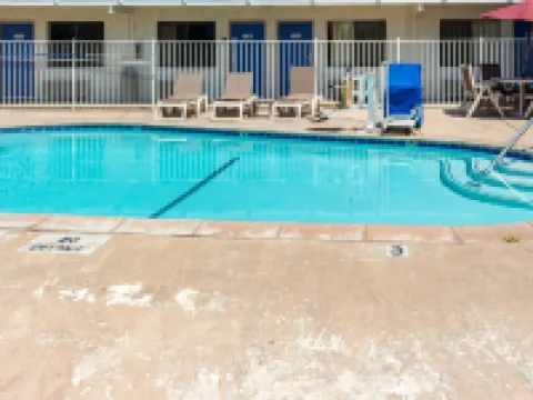 โมเทล 6 เบเกอร์สฟีลด์ แคลิฟอร์เนีย - ศูนย์จัดงานประชุม โรงแรมในเบเกอร์สฟีลด์