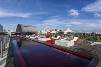Hotel Unique - Pool