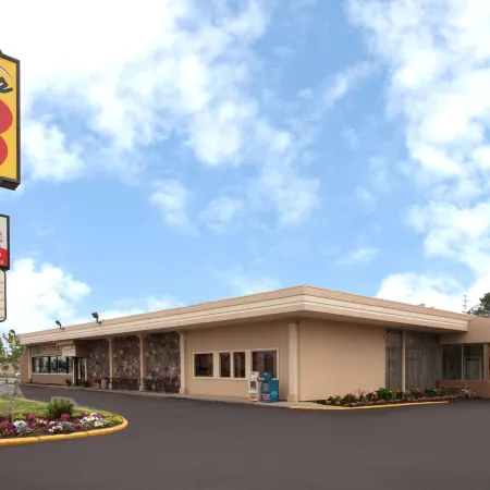 Super 8 by Wyndham Chicago Northlake O'Hare South