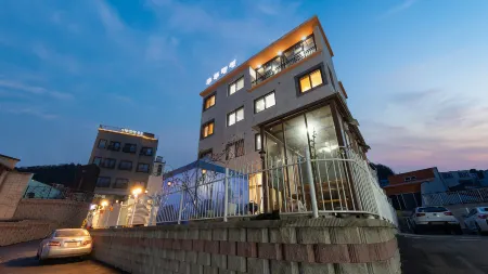 Gapyeong TwoTwo Spa Pension Отели в г. Капхён