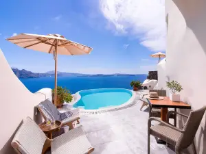 Pezoules of Oia