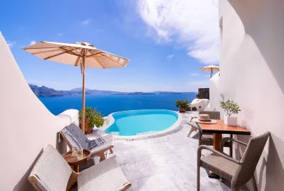 Pezoules of Oia