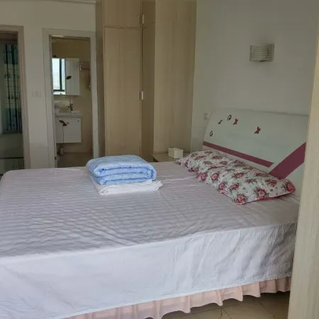 Longchuan Homestay (Longdong Alley)