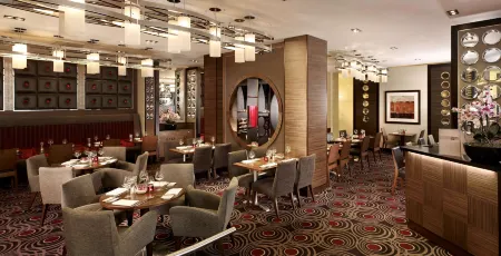 DoubleTree by Hilton London Victoria Отели рядом с достопримечательностью «Daily Telegraph»