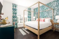 Lily Hall Hotels in Pensacola