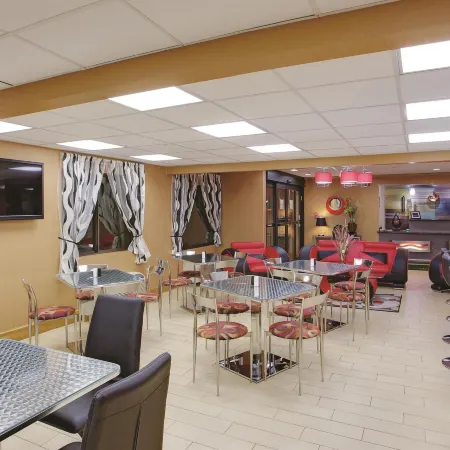 La Quinta Inn & Suites by Wyndham Roanoke Salem