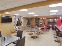 羅阿諾克塞勒姆拉昆塔温德姆酒店 - 早餐