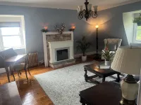 2Br Private Victorian Apartment in City Location on Half Acre Sleeps 5 Hotel in zona Poughkeepsie train station