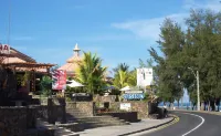 Lovely Apartment in Flic en Flac, Close to the Lovely Beach and All Amenities.