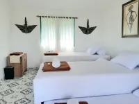 Rumah Jawa Antik Hotels in Cijeruk