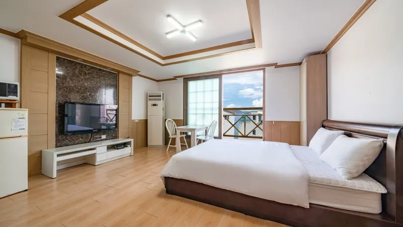 Tongyeong Sun And White Beach Pension - Tongyeong-si