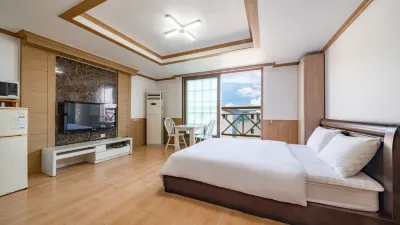Tongyeong White Beach Pension Hotels near Tongyeong Cable Car
