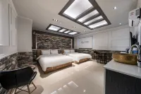 Tongyeong Adios Hotel