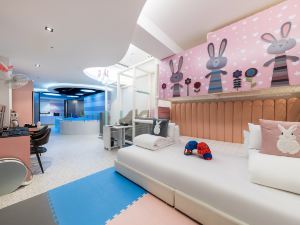 Gimhae Eobang-Dong Almond Hotel & Kids Pool Villa