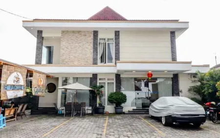 Emilia Homestay Отели в г. Джокьякарта