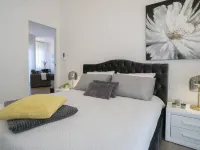 Charming & Modern 3Br Apt in the Heart of Asti アスティのホテル