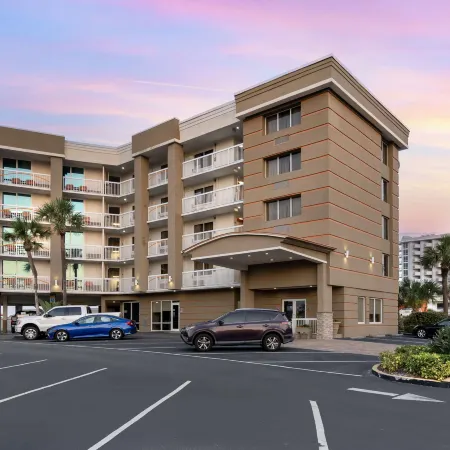 Best Western Plus Daytona Inn Seabreeze Oceanfront Отели рядом с достопримечательностью «Loggerhead Marina»