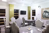 E-Suite Hotel - breakfast