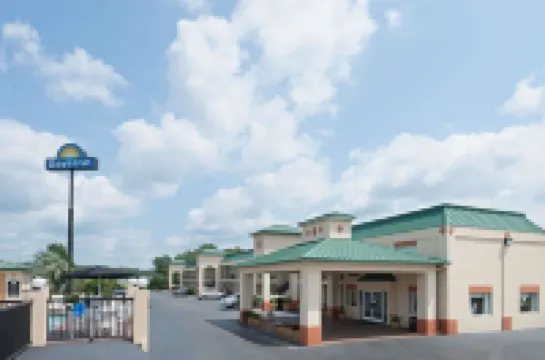 Days Inn by Wyndham Greenville Hotels in Greenville