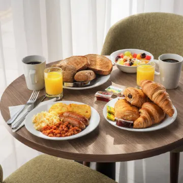 Staybridge Suites BRIGHTON by IHG Отели рядом с достопримечательностью «Железнодорожный вокзал Брайтона»