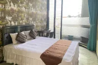 Family Guest House Malang - 2-Star