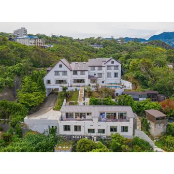 Gardenvilla Shirahama Hotels near Shirahama beach