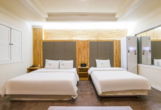 칼튼 호텔 썸네일