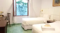 Griya Asih Hoteles cerca de Kraton of Yogyakarta