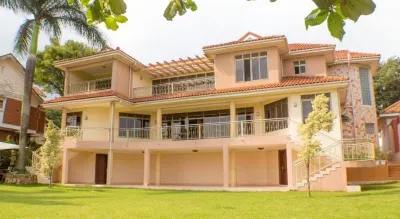 Lake Breeze House
