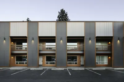 Waypoint Hotel Hotels near Mockingbird Gallery