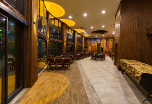 5. 마카르타시 호텔..