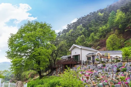 Danyang Pulkkotnamu Pension Отели рядом с достопримечательностью «Guinsa Temple»