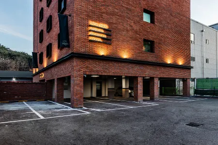 Yaja Gimhae Samgye Отели рядом с достопримечательностью «Shell mound gallery in Gimhae Bonghwang-dong Relice»