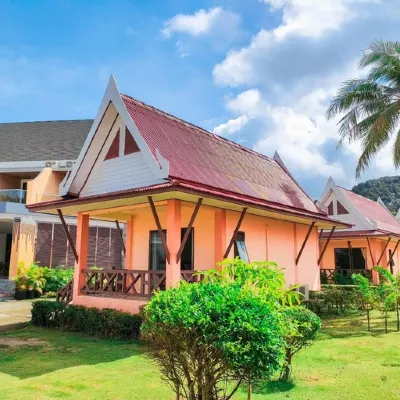 ไก่แบ้ ฮัท รีสอร์ท โรงแรมใกล้หาดไก่แบ้