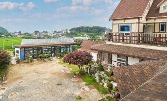 Daebudo Log House with View Pension